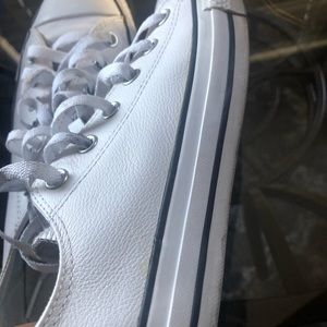 Woman leather size 9 woman / 7 men converse
